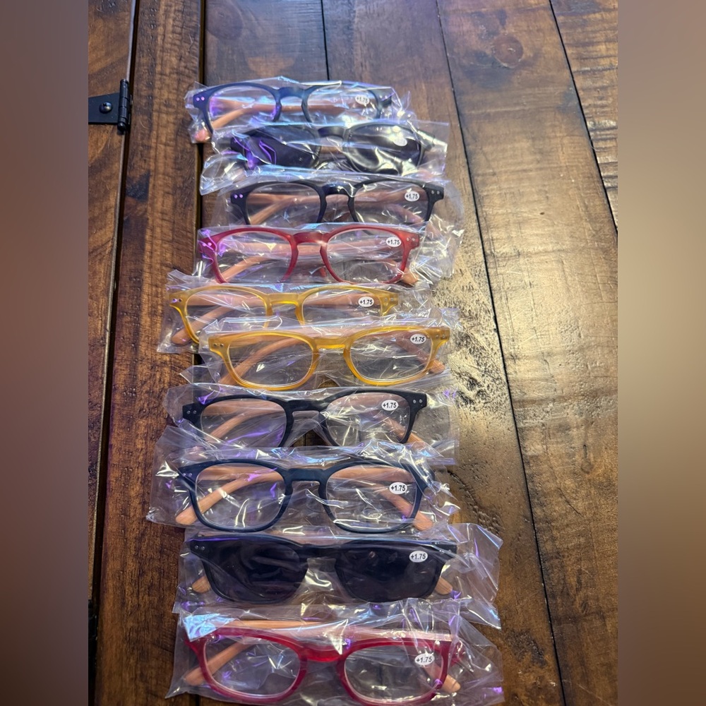 Stylish Assorted Reading Glasses Set 3.0 includes two pair of reading sunglasses - Picture 2 of 3